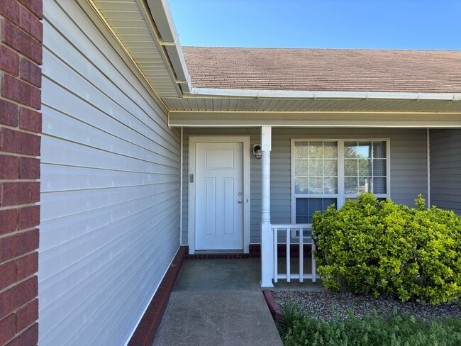 Building Photo - 1707 Plumbark Dr