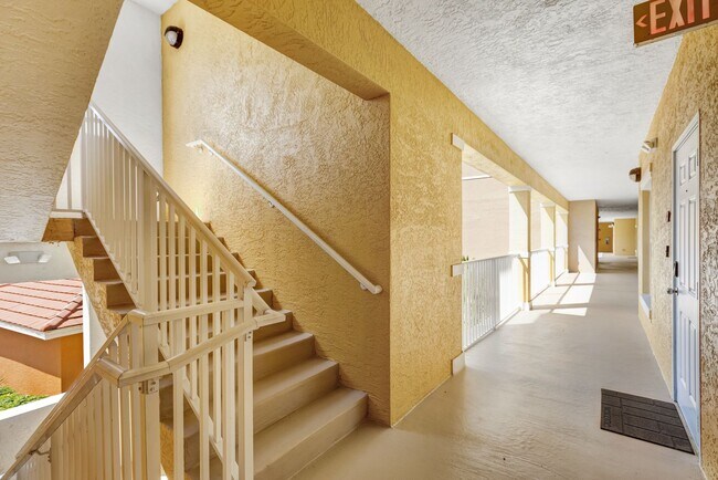 Building Photo - ** BOTANICAL PLACE ** 3 BED / 2 BATH - CONDO - TURNKEY FURNISHED - SEASONAL OR SHORT TERM