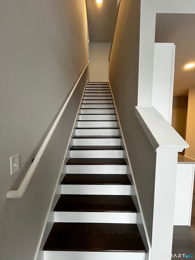 Building Photo - 467 West Ave