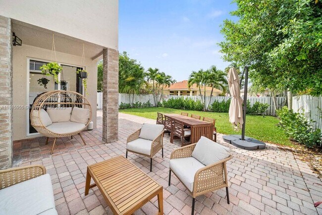 Building Photo - 721 Tanglewood Cir