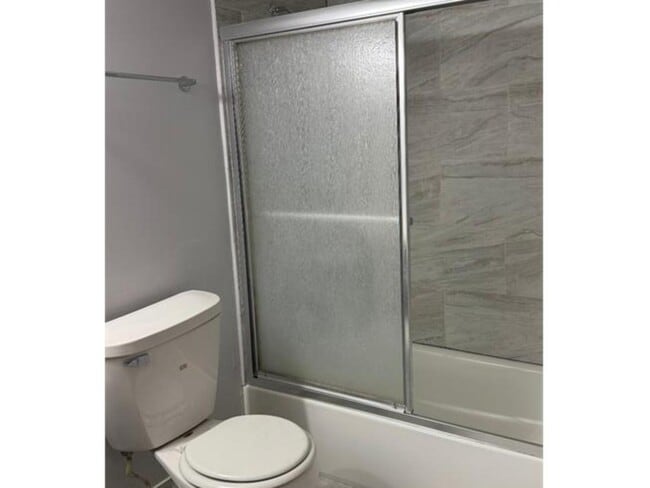 Building Photo - 280 Shorewood Dr