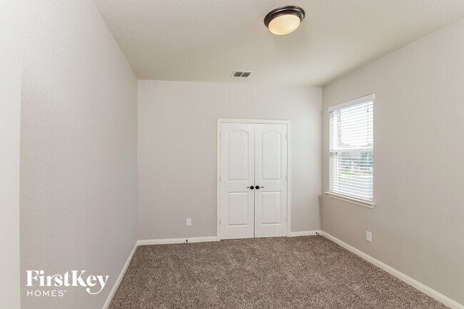 Building Photo - 12708 Shoreline Dr