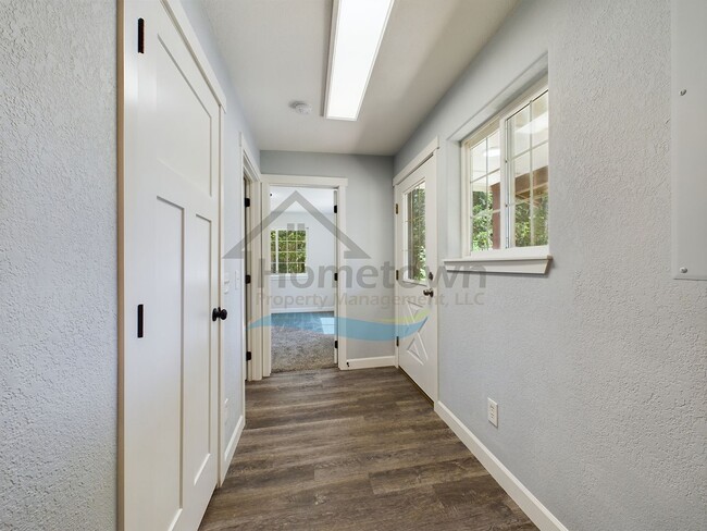 Building Photo - 32 Countryside Ln