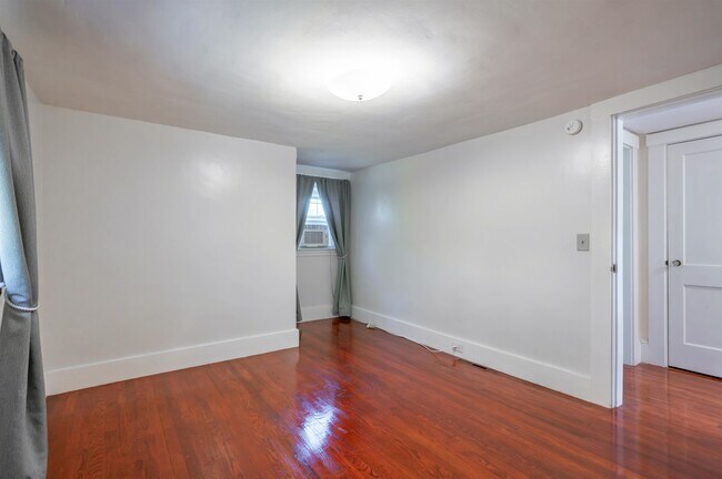 Building Photo - 12 Pound Rd