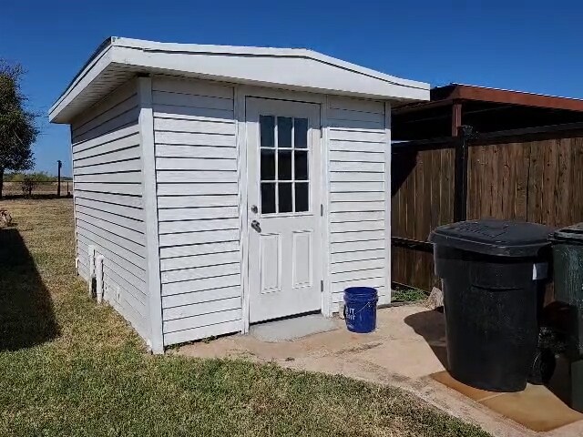 Building Photo - 830 Comanche Trail