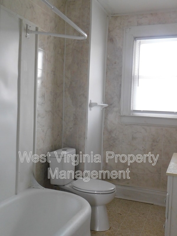 Building Photo - 54 Hunt Ave