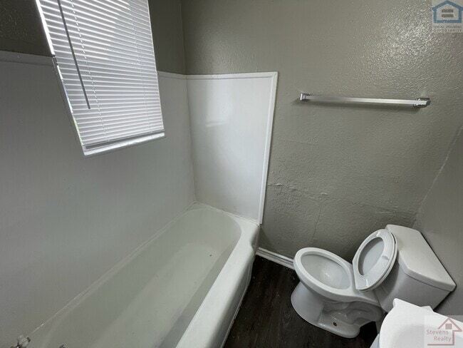 Building Photo - 307 SW 19th St