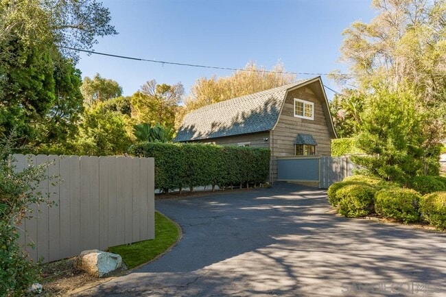 Building Photo - 4910 Ladera Sarina