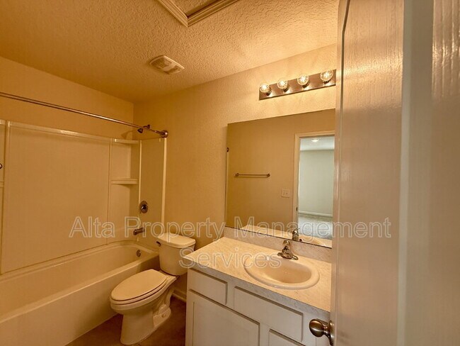Building Photo - 7765 Legacy Trl