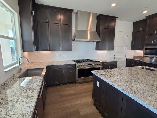 Building Photo - BEAUTIFUL BRAND NEW "NEXT-GEN" HOME W/ SOLAR & SIERRA VIEWS!!