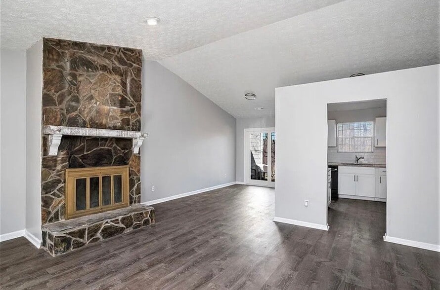 Building Photo - 5472 Glen Haven Dr