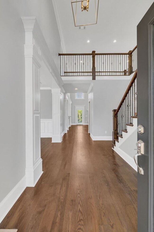 Building Photo - Luxury 4BR Home with River Views & Entertainer’s Bonus Room