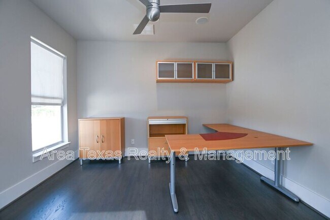 Building Photo - 2220 Portsmouth St