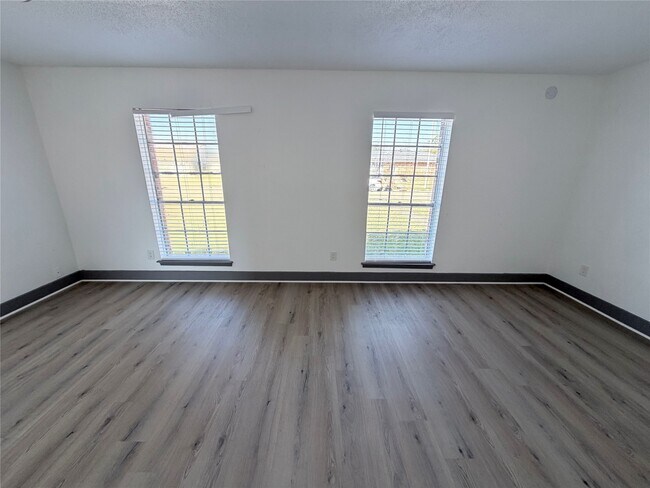 Building Photo - 9750 Guest St