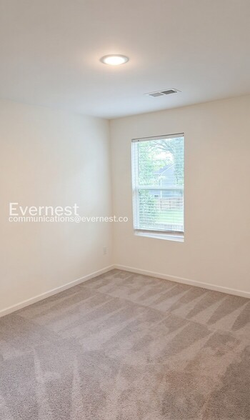 Building Photo - 804 Jost St