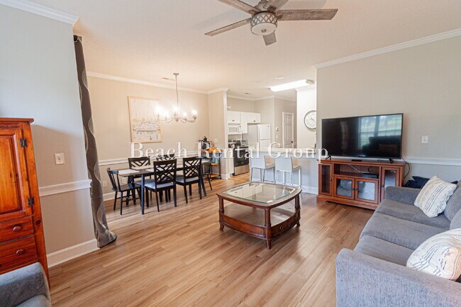 Building Photo - Furnished Unit Overlooking Golf Course