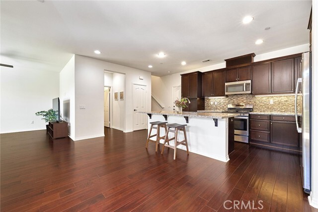 Building Photo - 6046 Bellevue St
