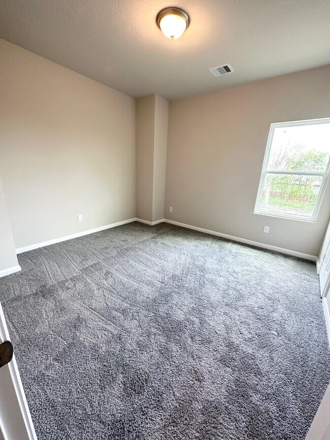 Building Photo - 5311 Groveton St