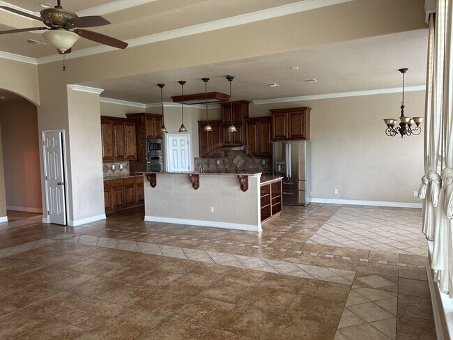 Building Photo - 6008 Bedrock Dr