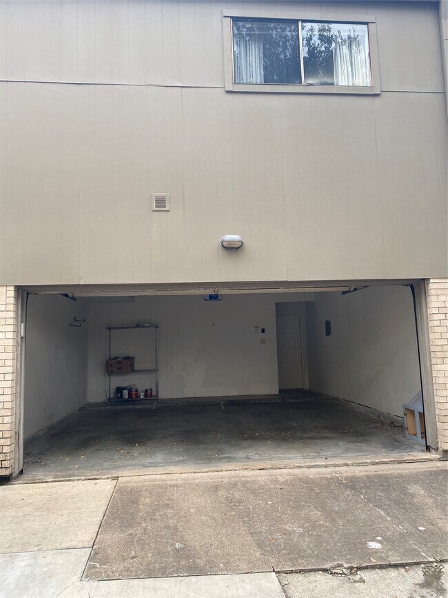 Building Photo - 10811 Richmond Ave.