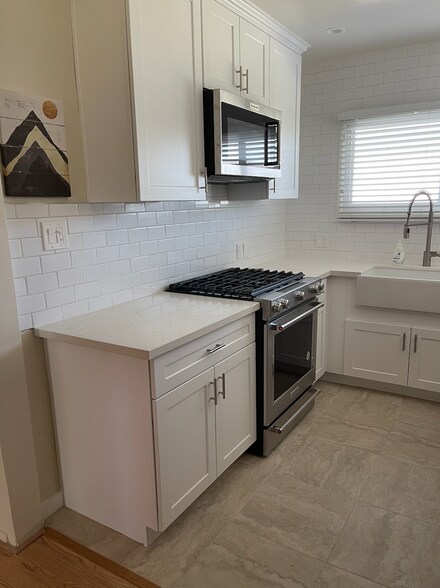 Kitchen (Left View) - 2041 Euclid St