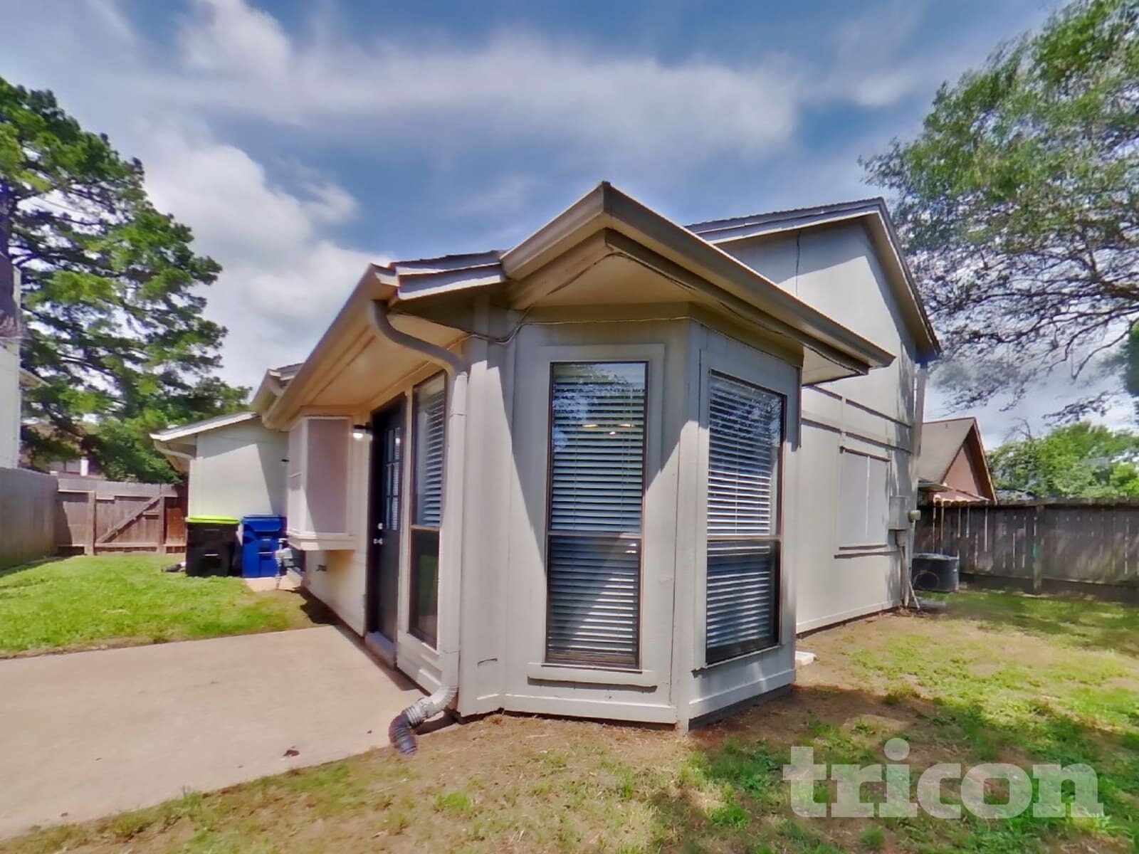 Building Photo - 13822 Cantwell Dr