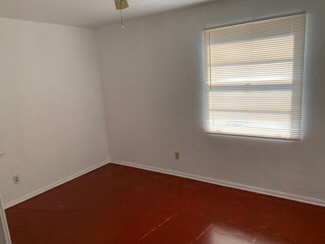 Building Photo - 4149 E Waverly St