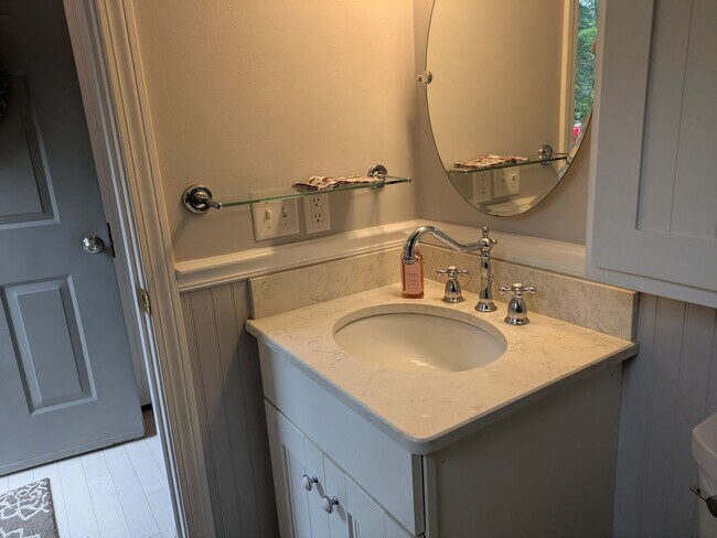 Building Photo - 56 Glengarry Dr