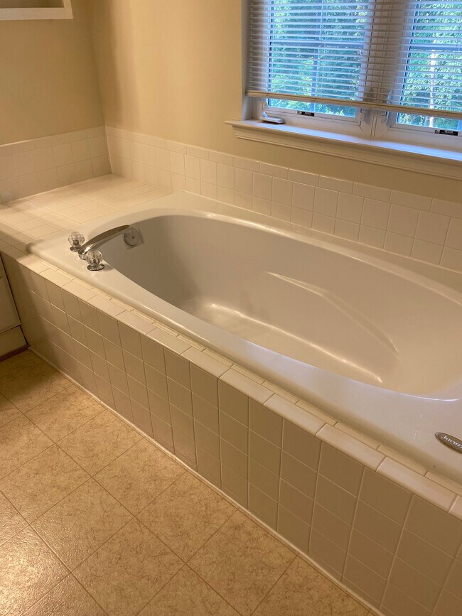 Building Photo - 14236 Madrigal Dr