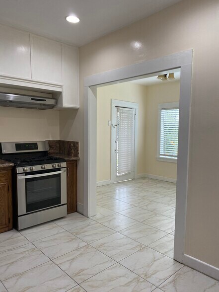 Breakfast nook, adjacent to kitchen - 301 Grand Ave