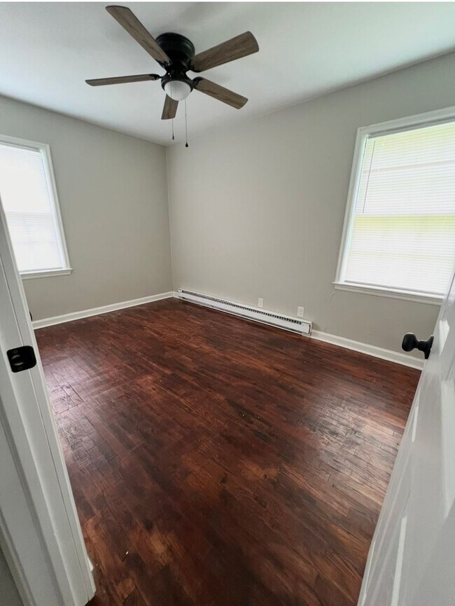 Building Photo - 2 bedroom, 1 bath house