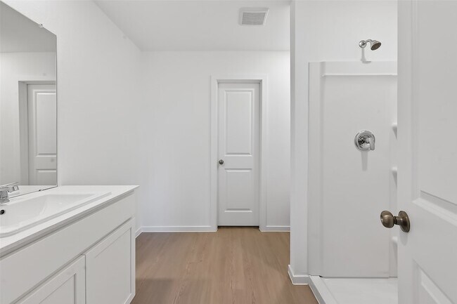 Building Photo - 216 Amy St