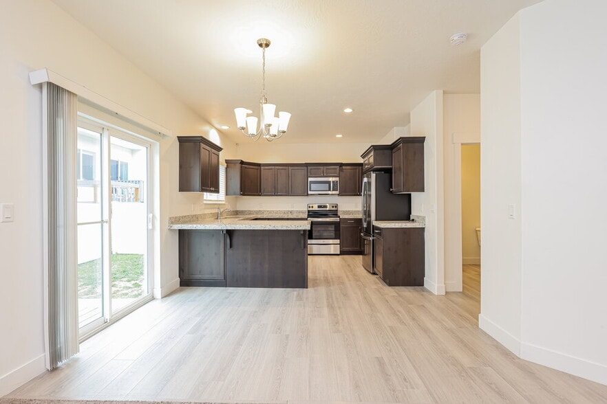 Building Photo - 4728 Rustic Ranch Way