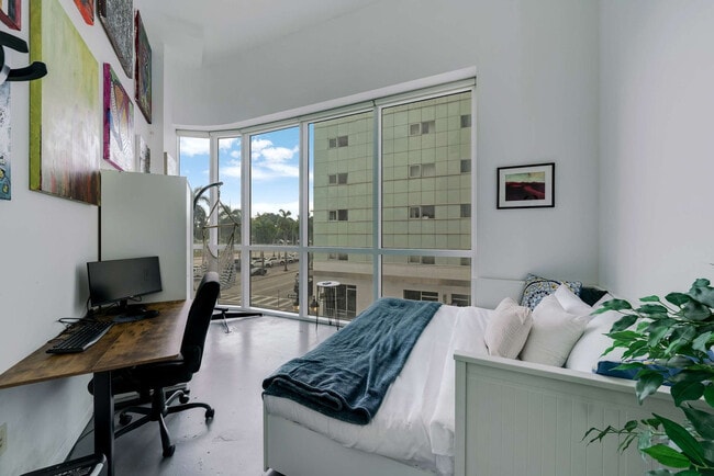 Building Photo - 235 NE 2nd St