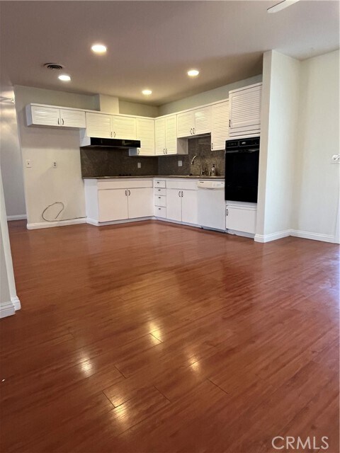 Building Photo - 9071 Mediterranean Dr