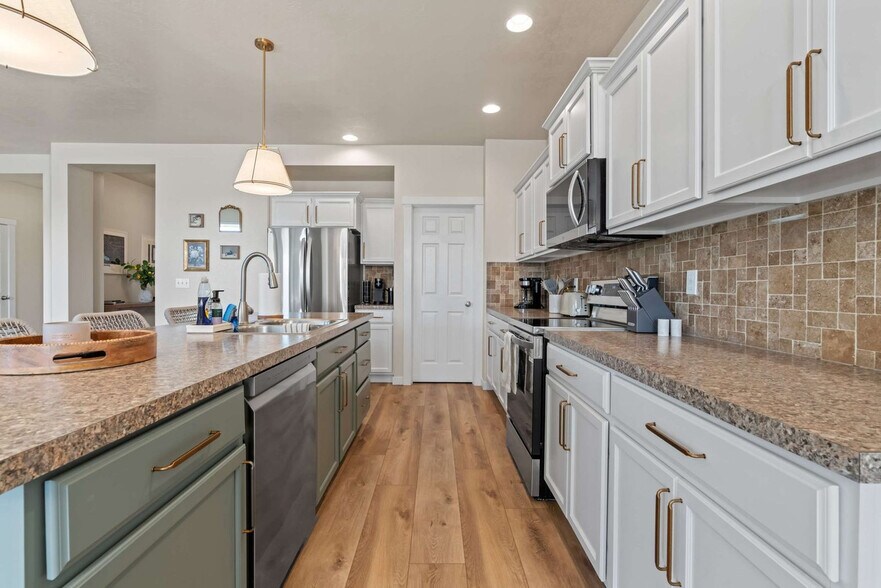 Building Photo - 3173 S Mystic Seaport Ave