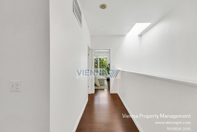 Building Photo - 403 Harriet Ln