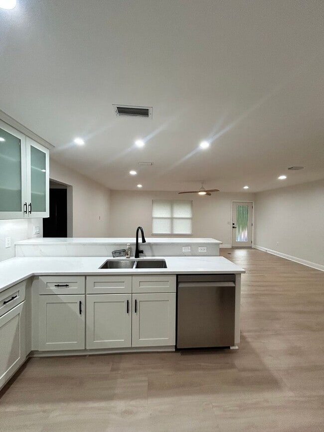 Building Photo - 1759 Fuller Dr