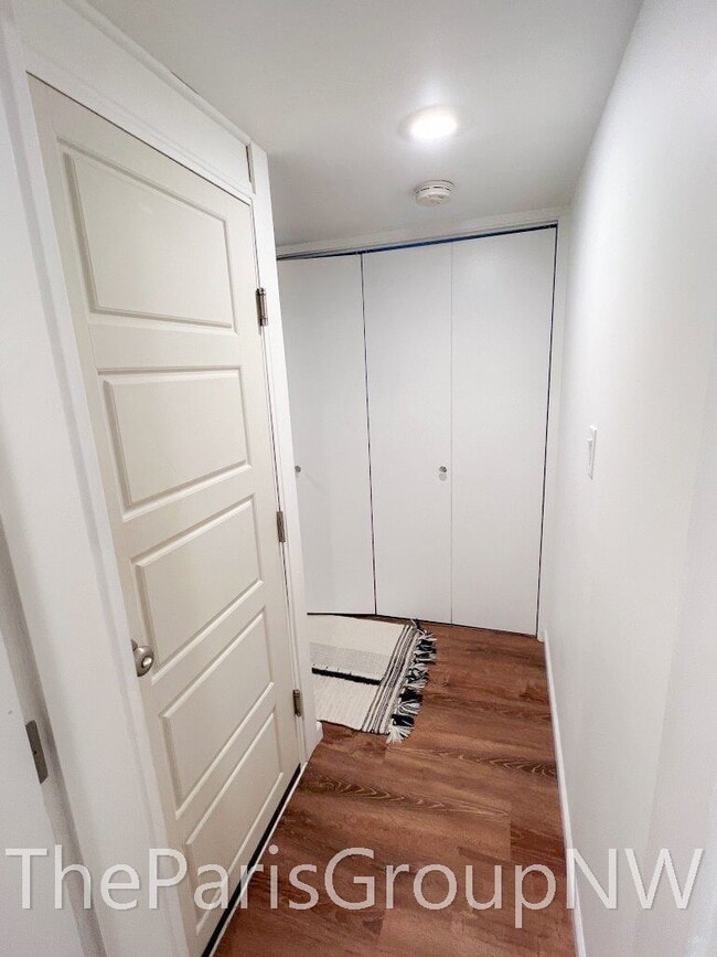 Building Photo - Remarkably Remodeled Queen Anne Home w/Air Conditioning!