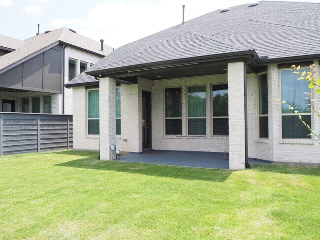 Building Photo - Beautiful 4 Bed 3 Bath Home in Aubrey