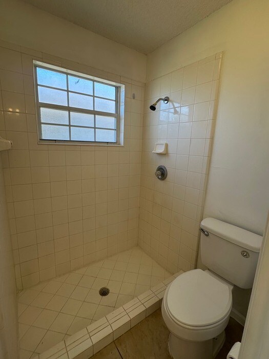 Building Photo - Move-In Ready 3-Bedroom Home with Pond Views in Desirable Mandarin!