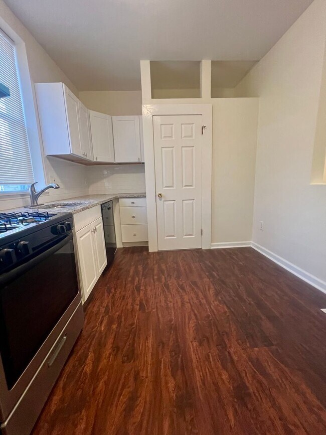 Building Photo - Stunning 3-Bedroom Townhome by LaSalle! Available NOW!