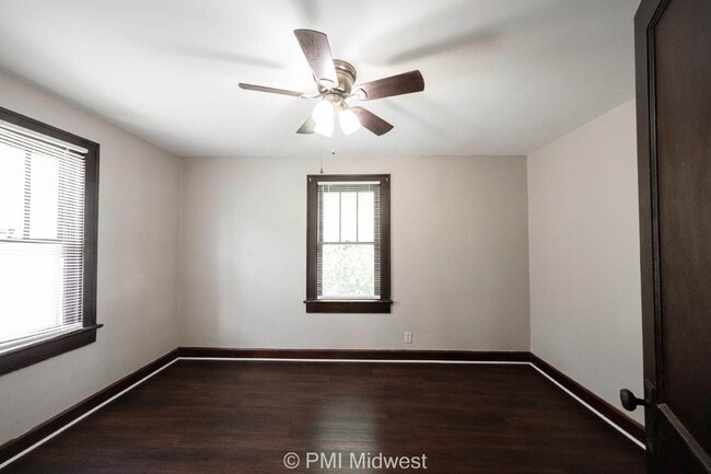 Building Photo - "Charming 1-Bedroom Duplex Retreat on East...