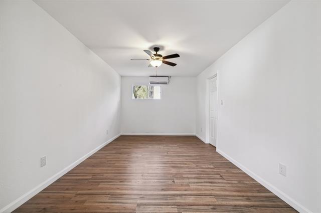Building Photo - 2038 Avon Dr