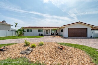 Building Photo - 1110 S Banana River Dr