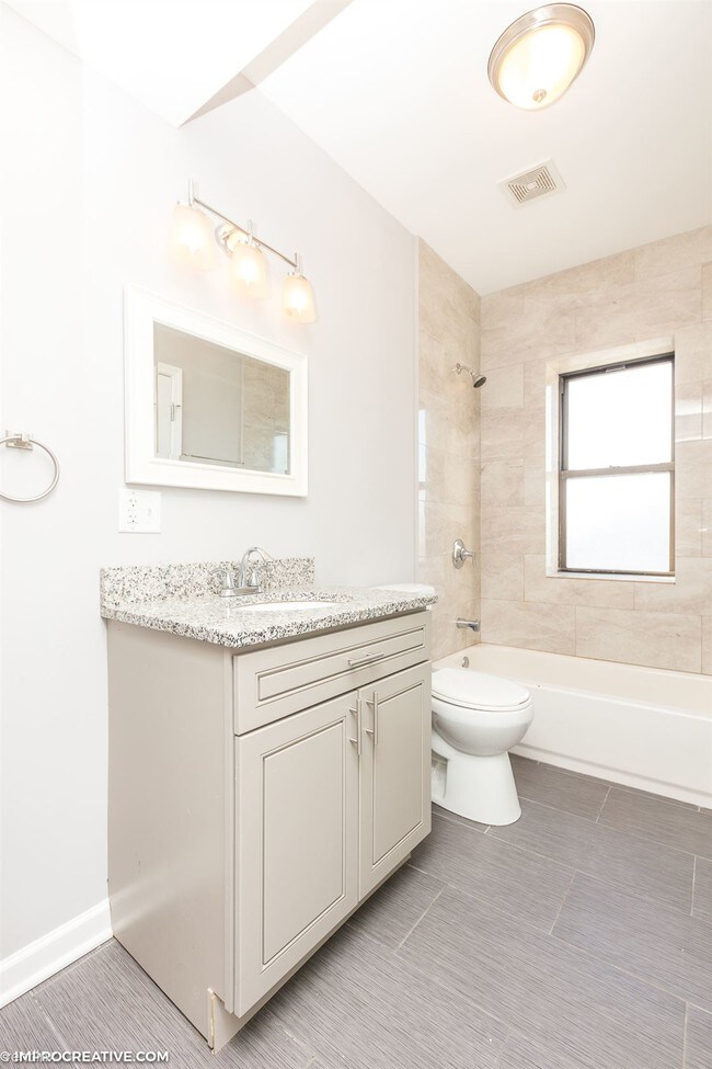 Building Photo - 2 br, 1 bath Apartment - 1010 S 1st Ave 303