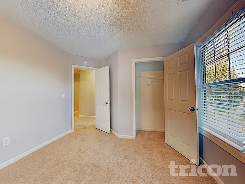 Building Photo - 3940 Michaels Creek Way