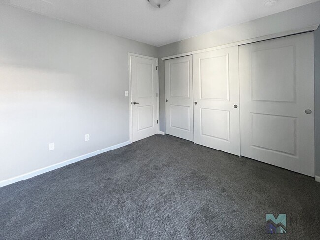 Building Photo - $0 DEPOSIT OPTION. SPACIOUS 4-BEDROOM, 3.5...