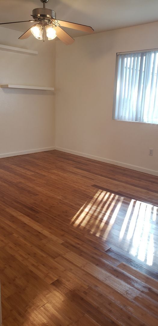 Building Photo - Duplex Townhome with Huge yard on Cul de S...