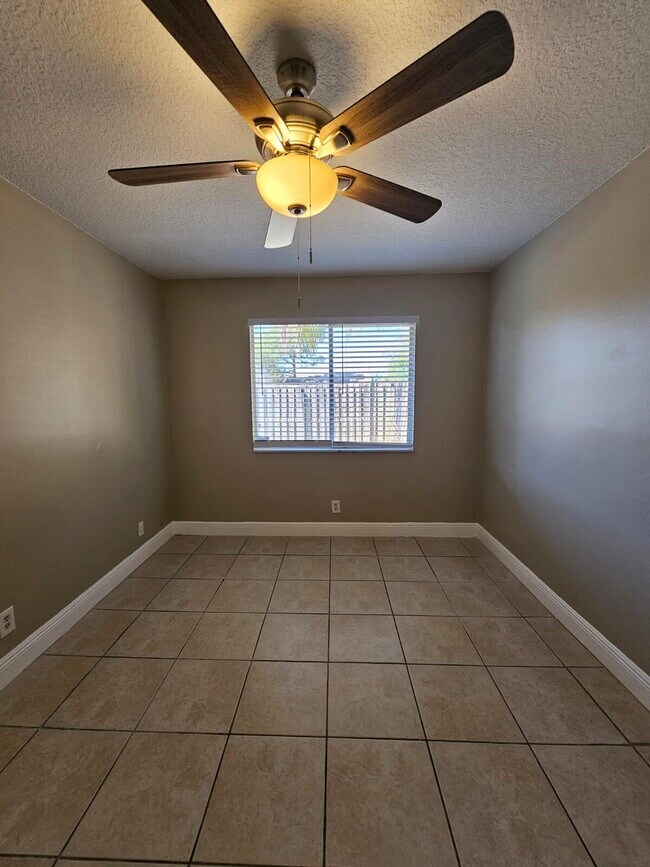 Building Photo - 4768 Orleans Ct